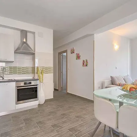 Apartment In Premantura/istrien 33043